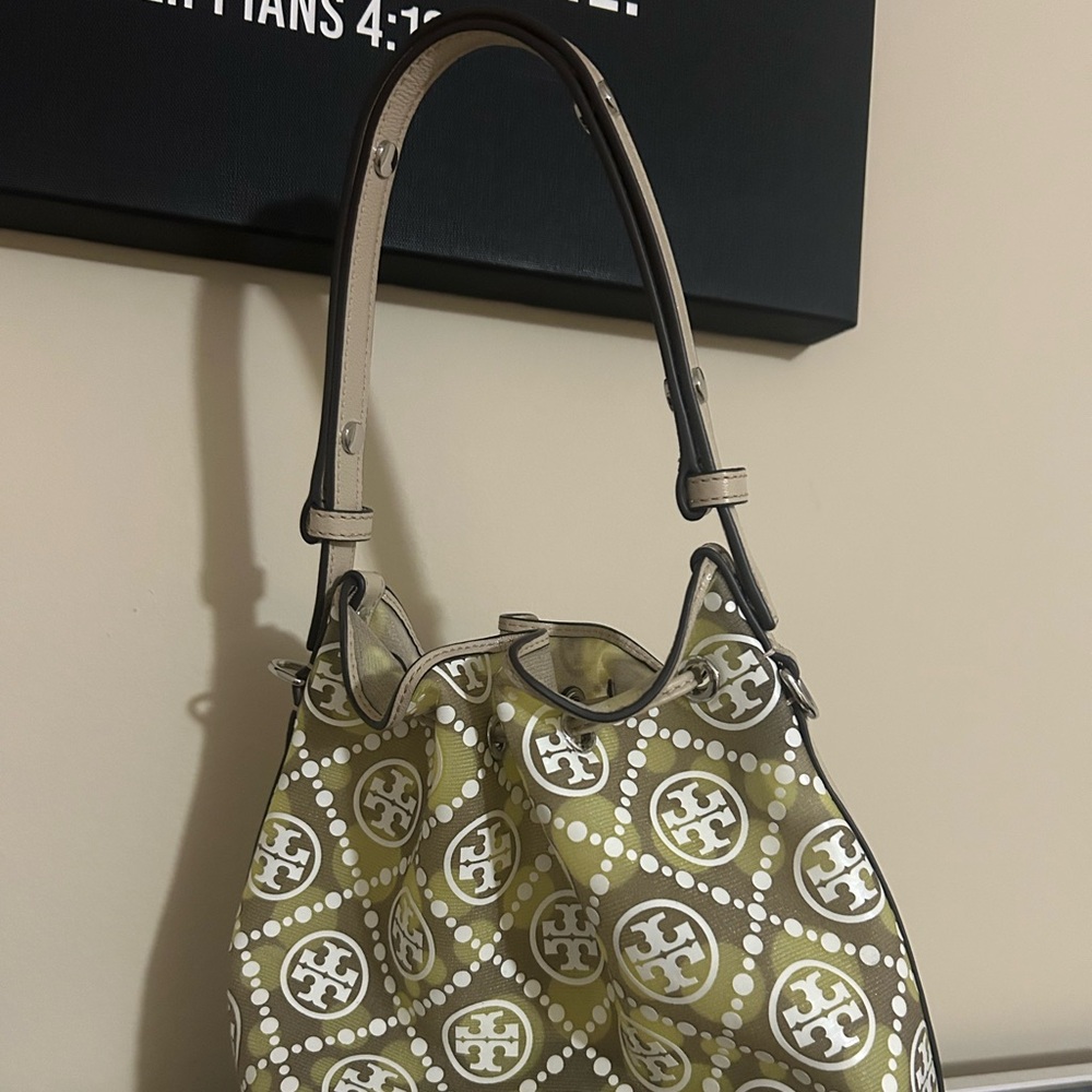 Tory Burch T Monogram Mesh Dot Bucket Bag
T Monogram Mesh Dot Bucket Bag - Picture 4 of 9
